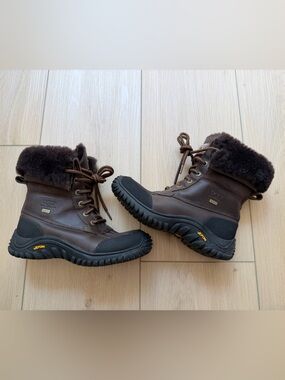 Women’s UGG Adirondack II Boots size 7